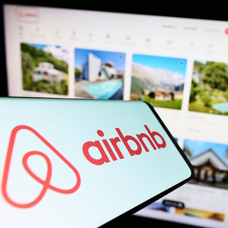 How to Clean Your Airbnb: Hosting Tips and Pro Airbnb Cleaning Advice for 5-Star Reviews